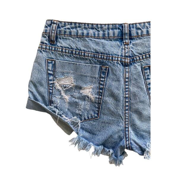 NIKKIBEACHHOUSE CUT OFF DENIM SHORTS SIZE MEDIUM - Picture 9 of 11